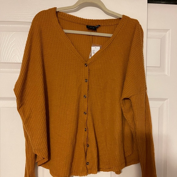 Blouse from Urban Outfitters never worn. - Picture 2 of 3